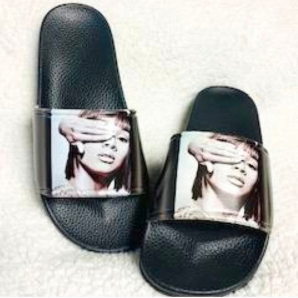 Trendy Black Graphic Slide Sandals